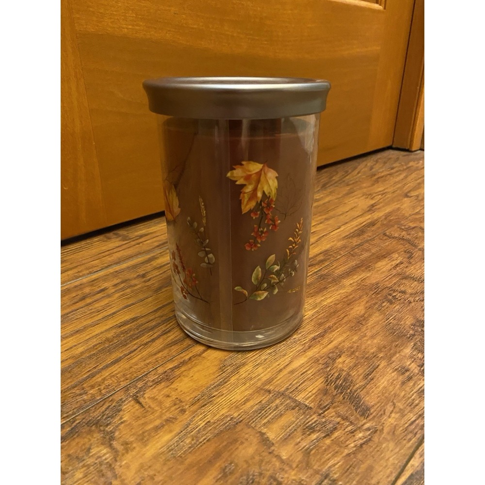 New! Yankee Candle Autumn Wreath 20oz Double Wick Large Jar Candle - Picture 3 of 5